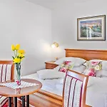 Apartment Gorgeous In Podsolarsko With Wifi