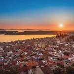 Gorgeous In Podsolarsko With Wifi
